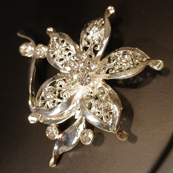 Silvertone Flower Brooch Pin Bridal Jewelry - Picture 5 of 9